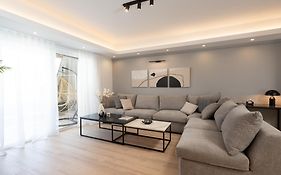 Luxury 4 Bedrooms Apartment Near Flisvos Marina