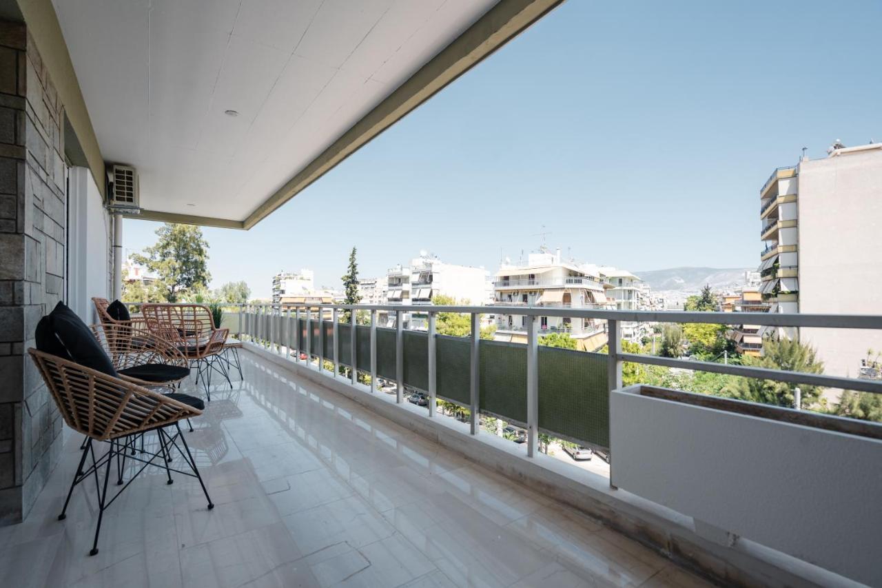 Luxury 4 Bedrooms Apartment Near Flisvos Marina Piraeus Exterior photo