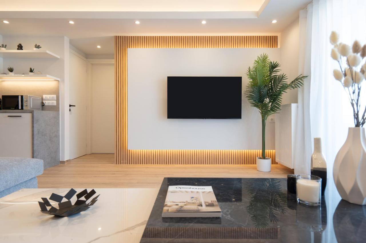 Luxury 4 Bedrooms Apartment Near Flisvos Marina Piraeus Exterior photo