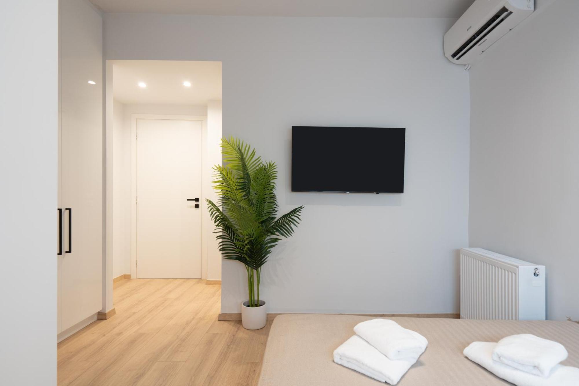 Luxury 4 Bedrooms Apartment Near Flisvos Marina Piraeus Exterior photo