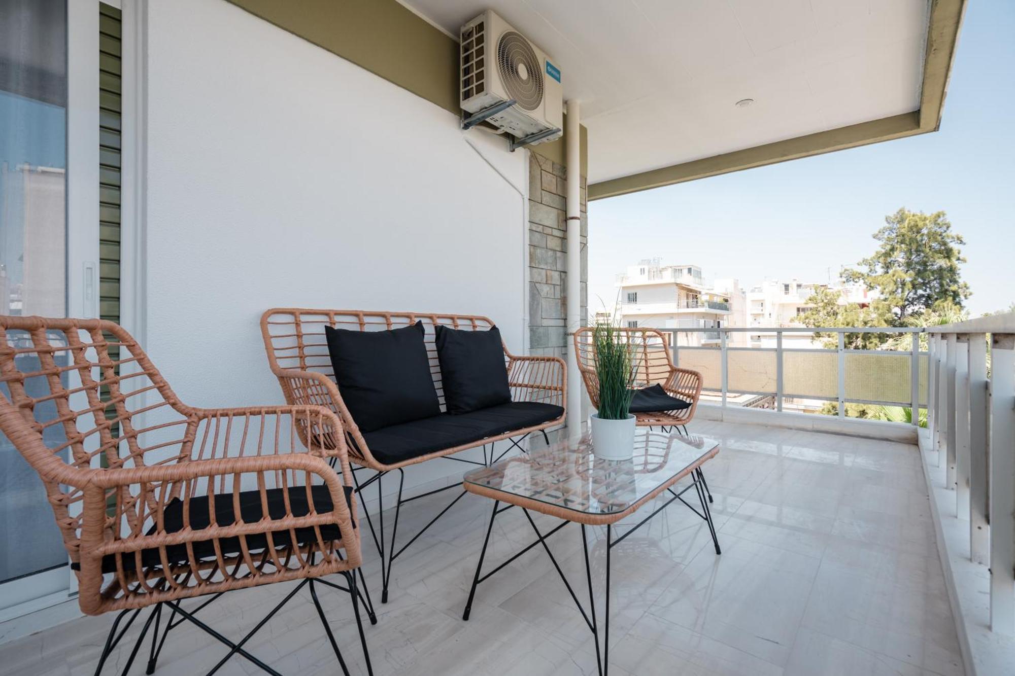 Luxury 4 Bedrooms Apartment Near Flisvos Marina Piraeus Exterior photo