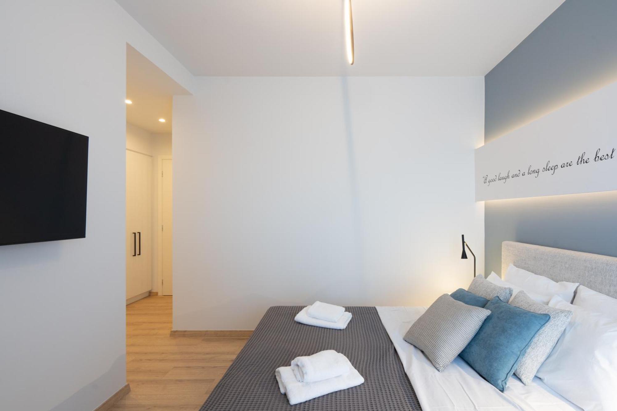 Luxury 4 Bedrooms Apartment Near Flisvos Marina Piraeus Exterior photo