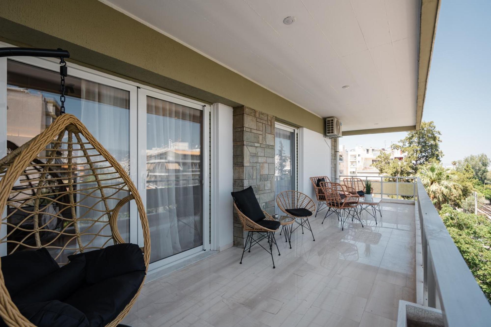 Luxury 4 Bedrooms Apartment Near Flisvos Marina Piraeus Exterior photo