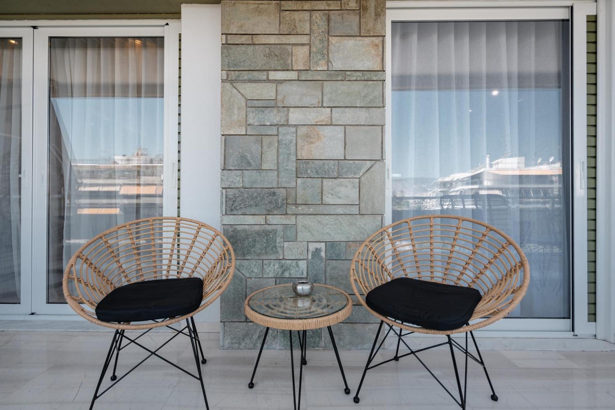 Luxury 4 Bedrooms Apartment Near Flisvos Marina Piraeus Exterior photo